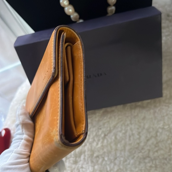 Prada yellow wallet with the box - Picture 3 of 13